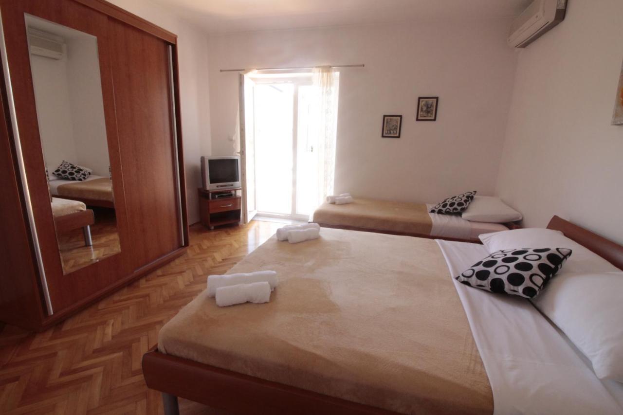 Studios & Rooms Fiesta Novalja Quarto foto